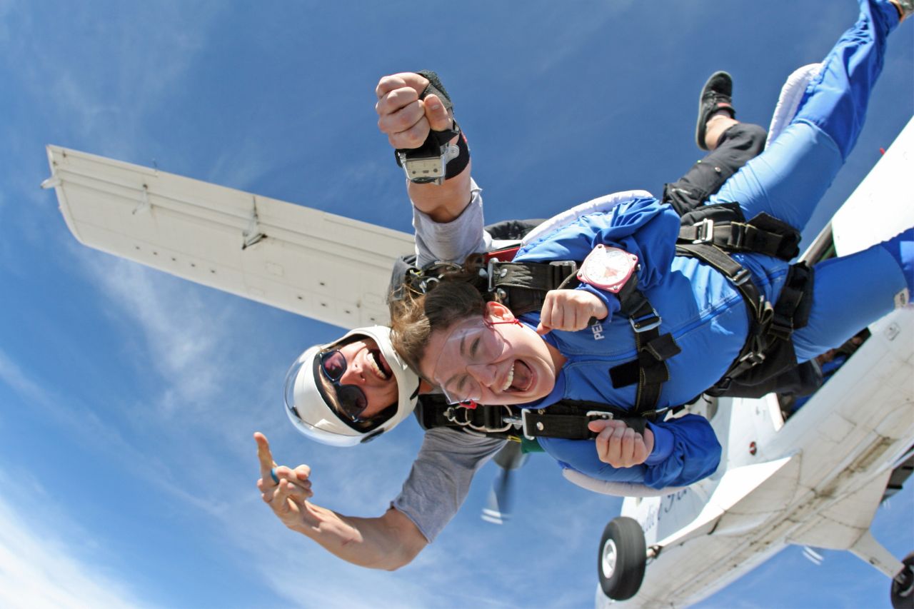 skydiving deaths per year