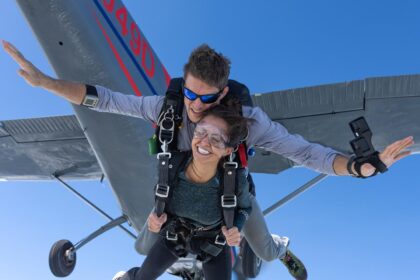 Tandem Skydiving vs Solo Skydiving