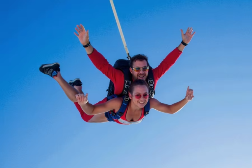 how many skydiving deaths per year
