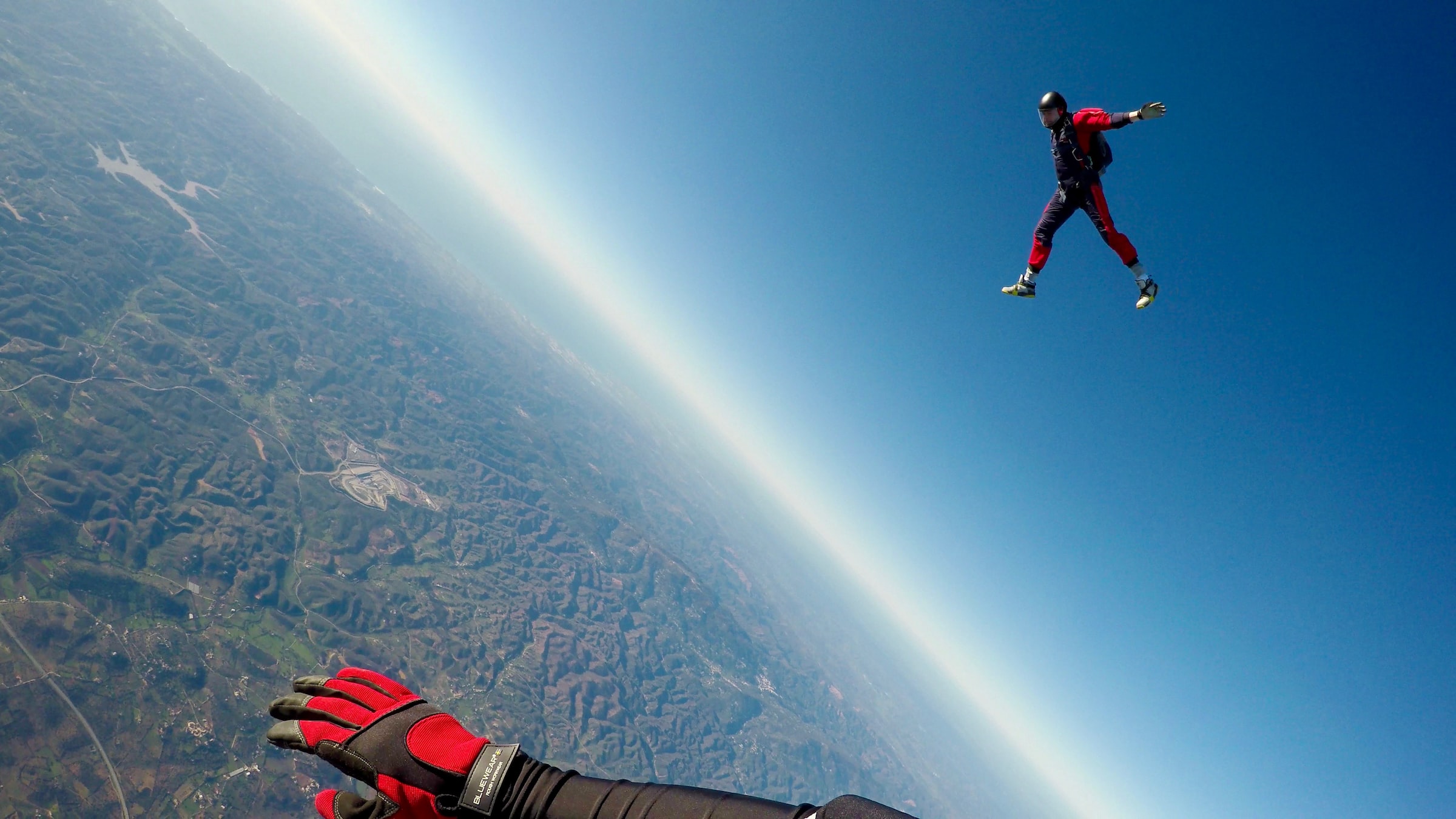 how many people die from skydiving every year