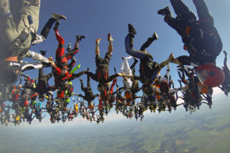 how many people die skydiving a year