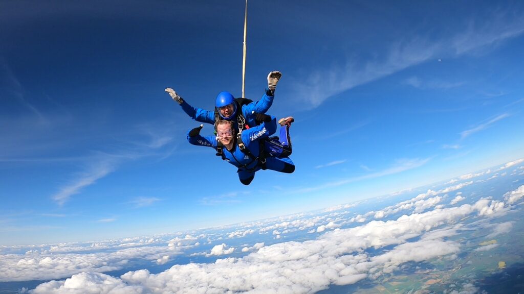 skydiving speed under parachute