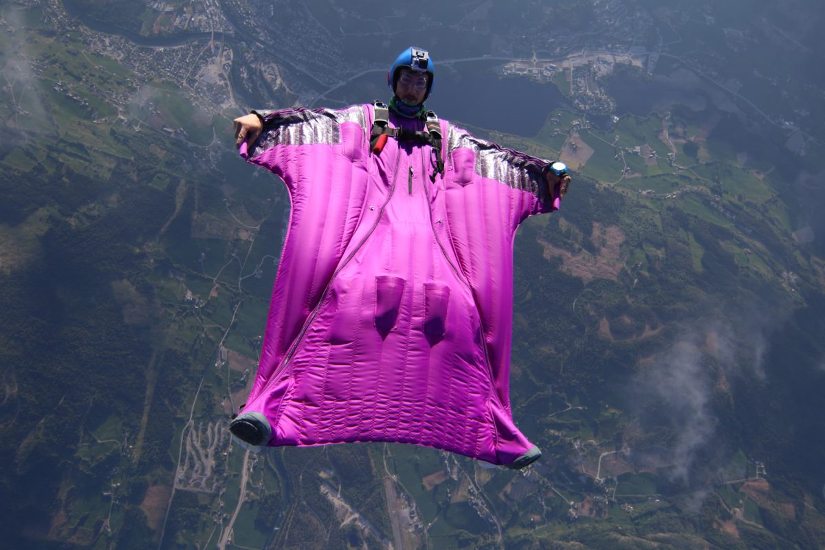 wingsuit flying lessons and certification requirements